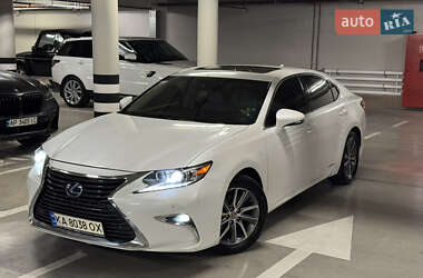 Седан Lexus ES 2018 в Киеве