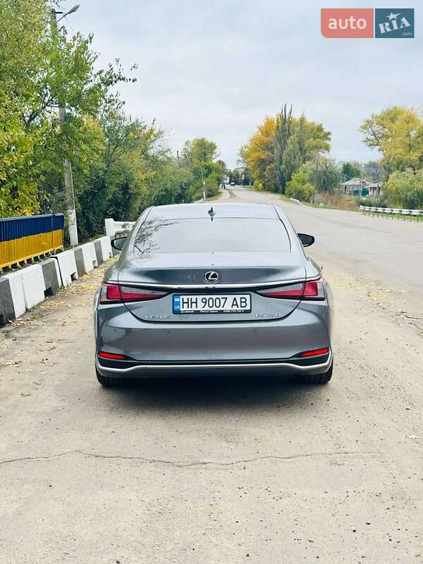 Седан Lexus ES 2020 в Кривому Озері