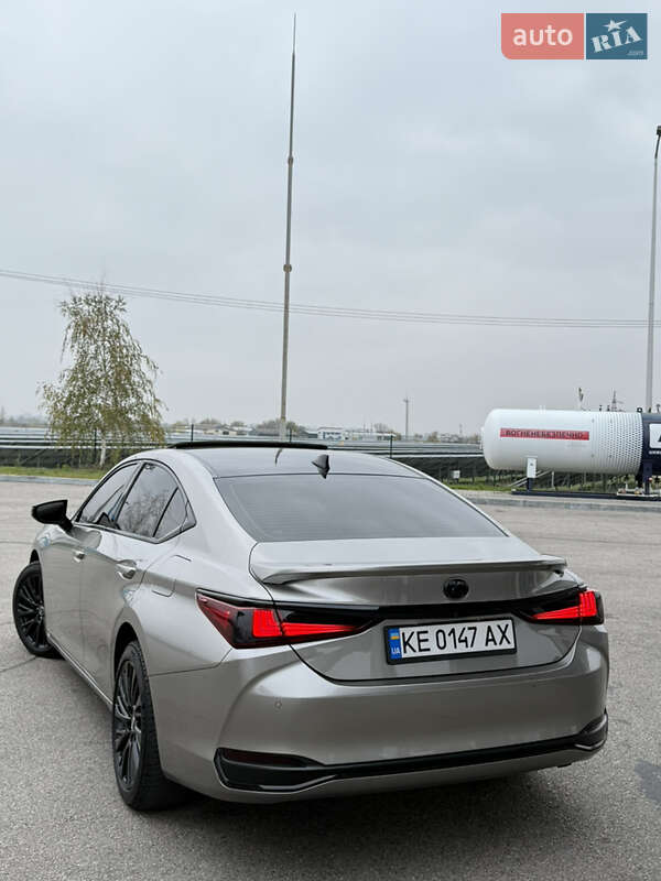 Седан Lexus ES 2021 в Дніпрі