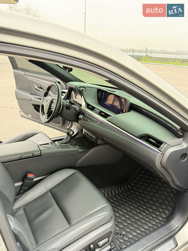 Седан Lexus ES 2021 в Дніпрі