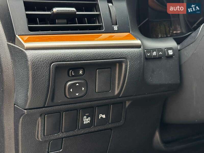 Седан Lexus ES 2014 в Киеве