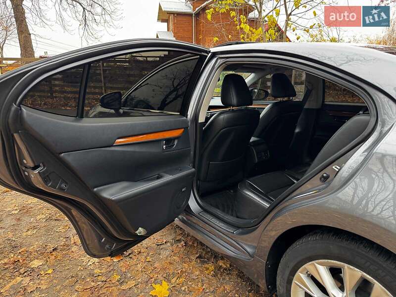 Седан Lexus ES 2014 в Киеве