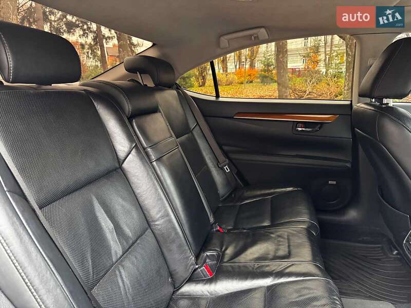 Седан Lexus ES 2014 в Киеве