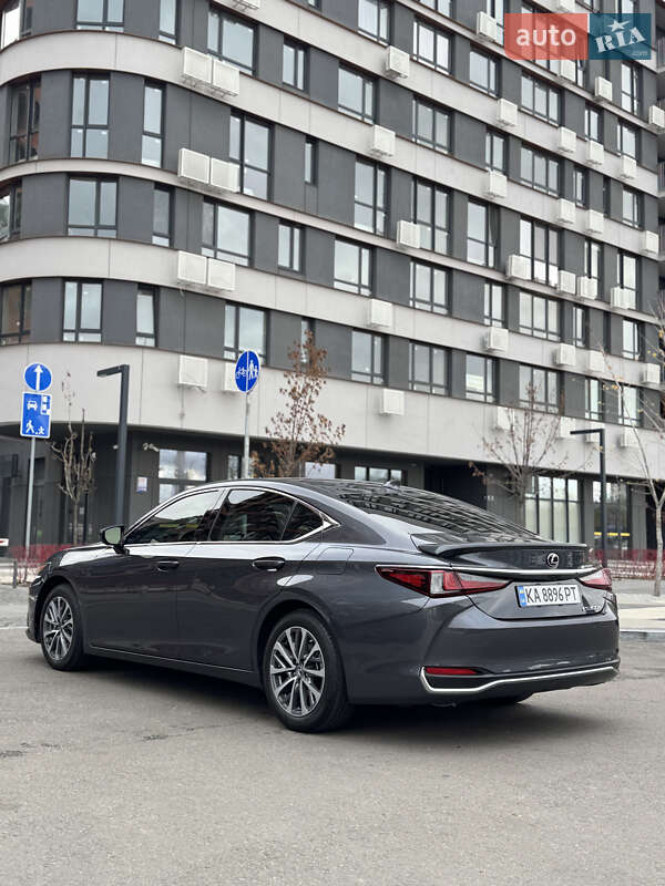Седан Lexus ES 2022 в Києві