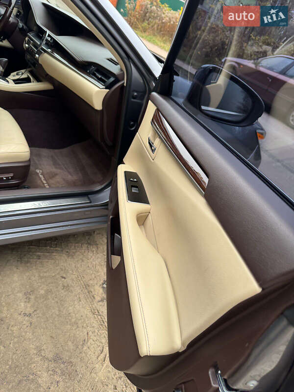 Седан Lexus ES 2015 в Одессе