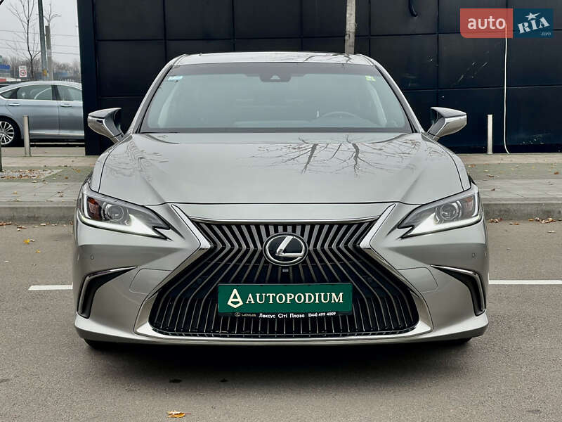 Седан Lexus ES 2020 в Киеве