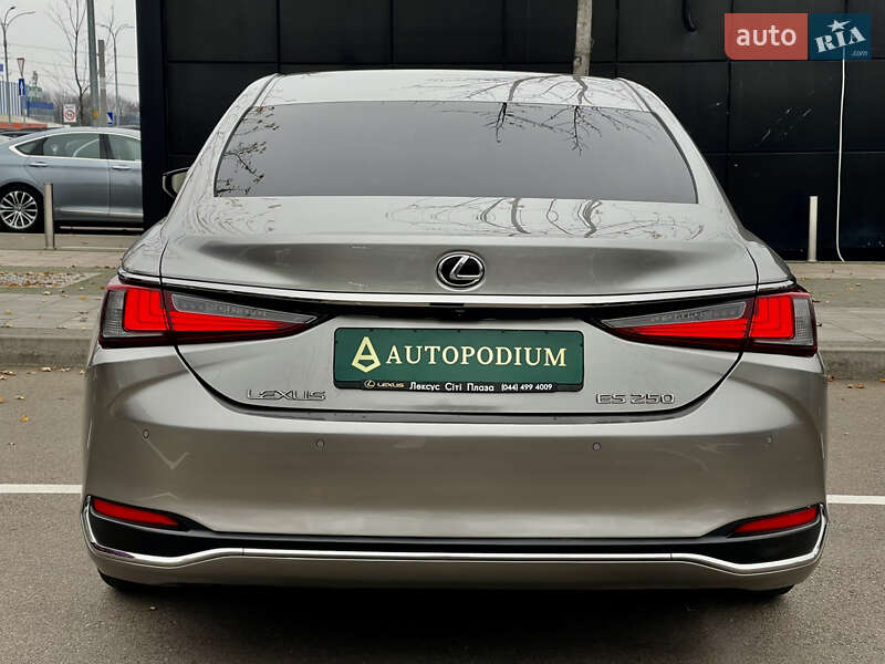 Седан Lexus ES 2020 в Киеве