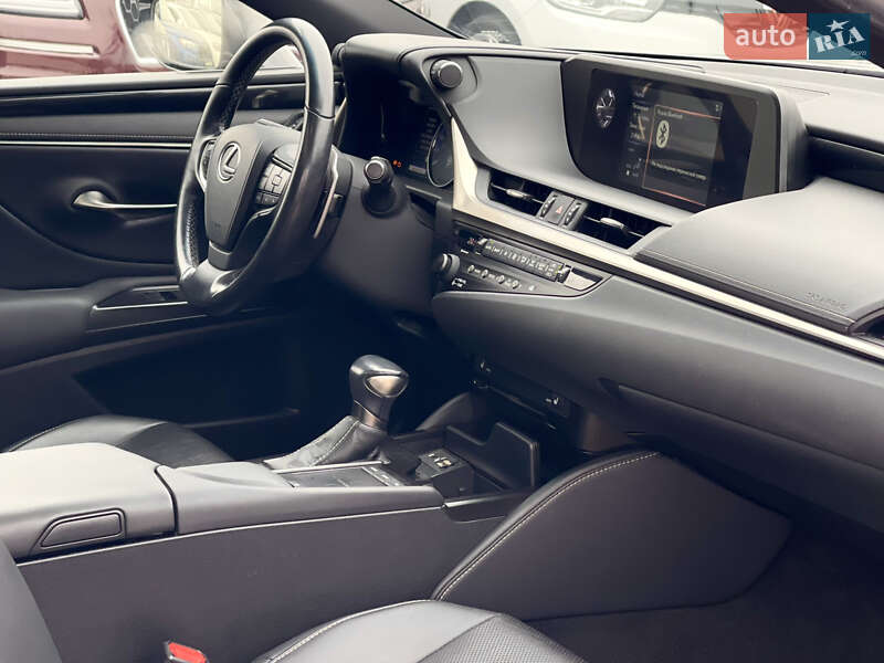 Седан Lexus ES 2020 в Киеве
