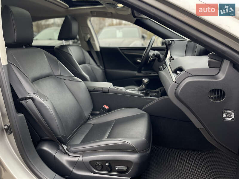 Седан Lexus ES 2020 в Киеве