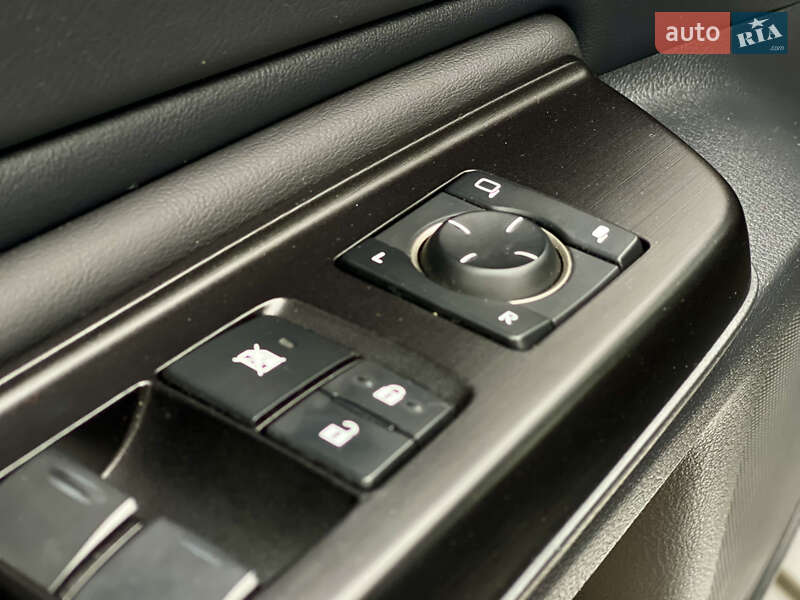 Седан Lexus ES 2020 в Киеве