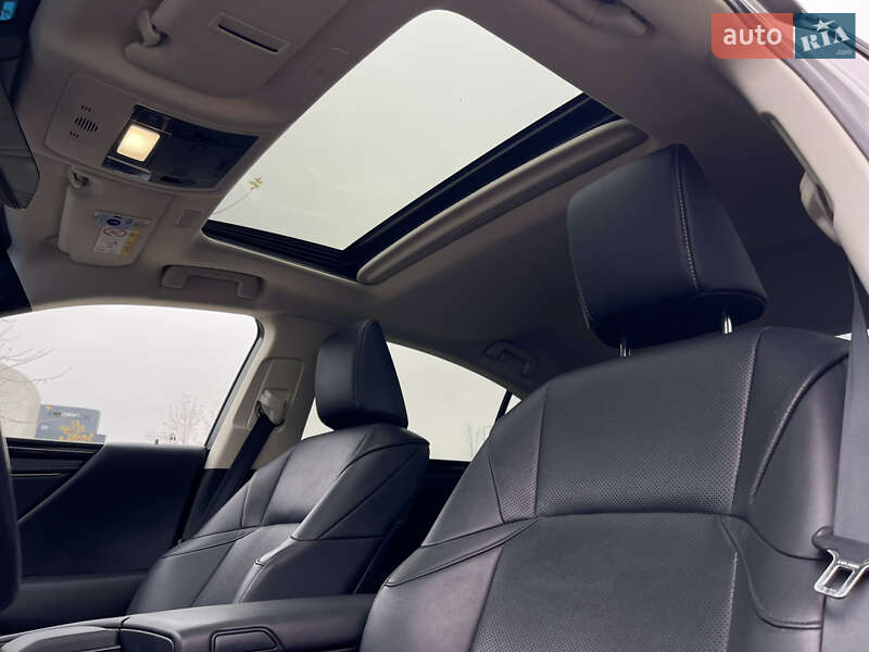 Седан Lexus ES 2020 в Киеве