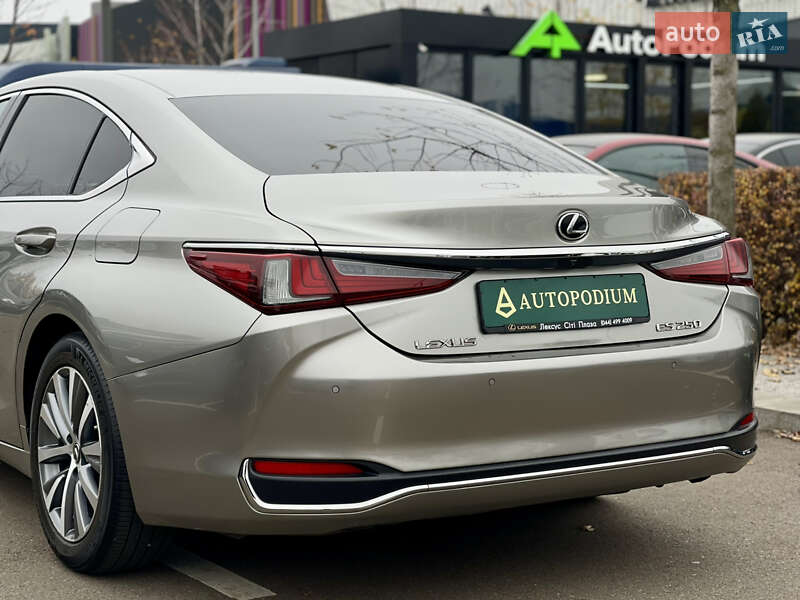 Седан Lexus ES 2020 в Киеве