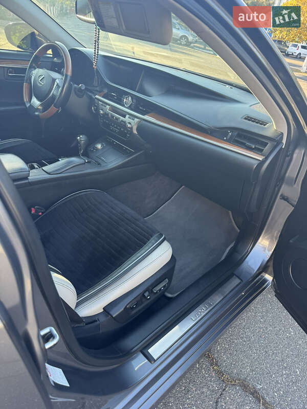 Седан Lexus ES 2014 в Добровеличковке