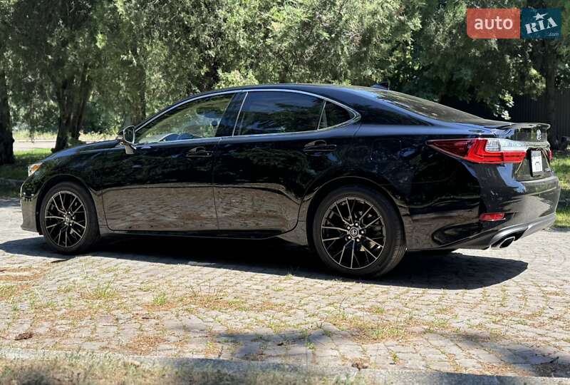Седан Lexus ES 2016 в Виннице