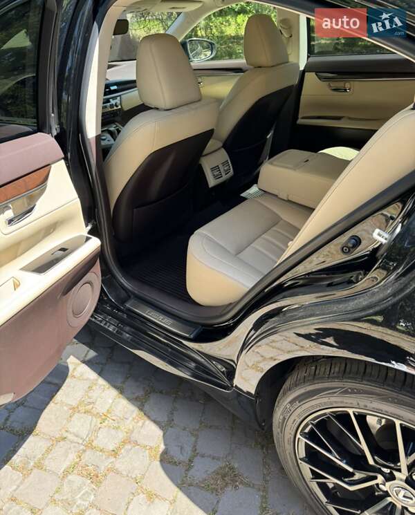 Седан Lexus ES 2016 в Виннице