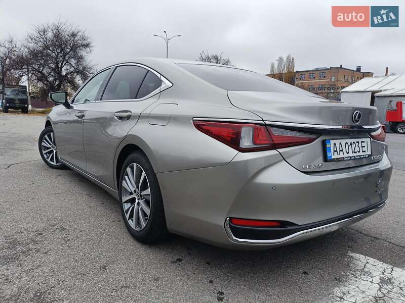 Седан Lexus ES 2018 в Києві