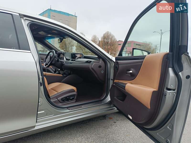 Седан Lexus ES 2018 в Києві