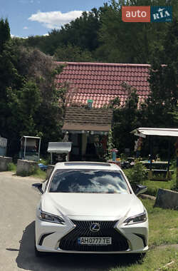 Седан Lexus ES 2019 в Киеве