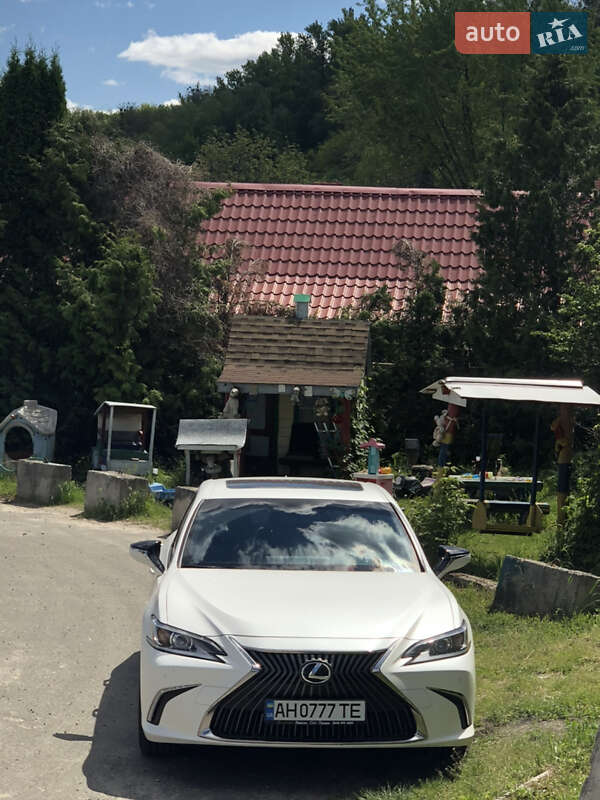 Седан Lexus ES 2019 в Києві