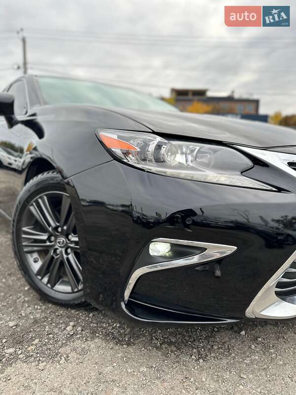 Седан Lexus ES 2015 в Белогородке