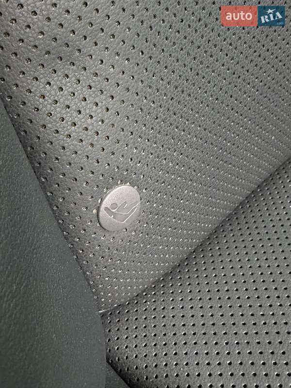 Седан Lexus ES 2015 в Белогородке