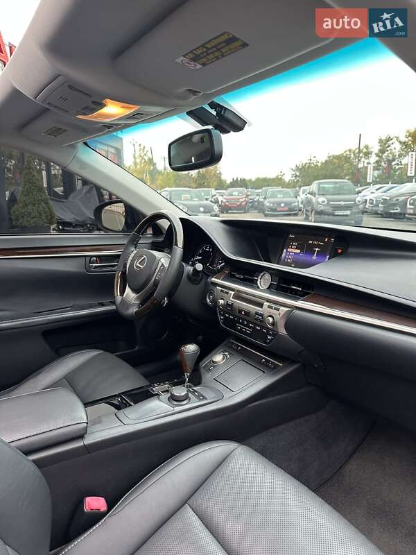 Седан Lexus ES 2015 в Белогородке