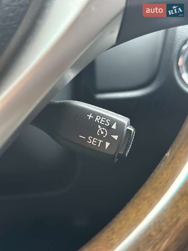 Седан Lexus ES 2015 в Белогородке