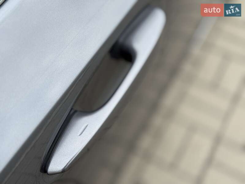 Седан Lexus ES 2020 в Киеве