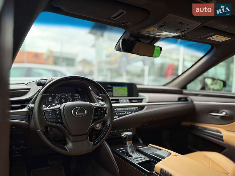 Седан Lexus ES 2020 в Киеве