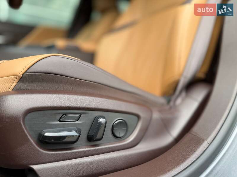 Седан Lexus ES 2020 в Киеве