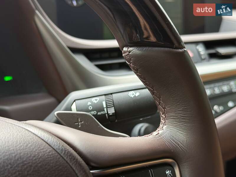 Седан Lexus ES 2020 в Киеве