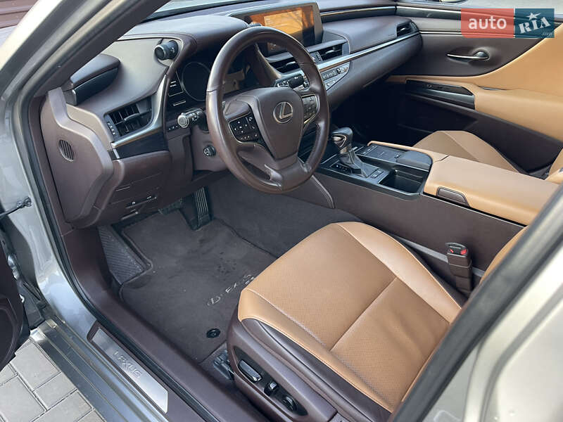 Седан Lexus ES 2019 в Каменском