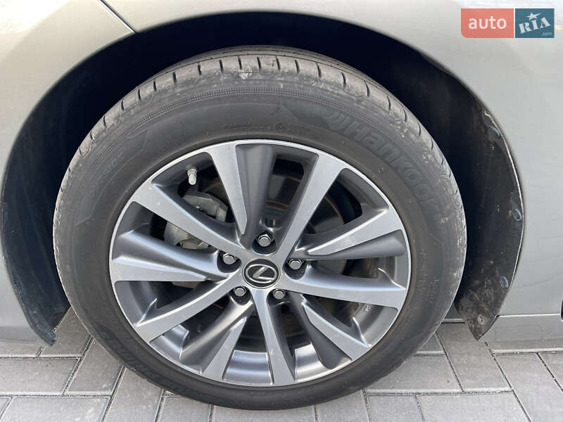 Седан Lexus ES 2019 в Каменском