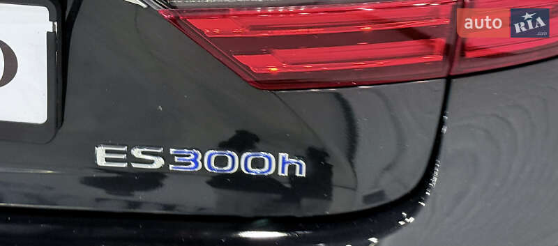 Седан Lexus ES 2016 в Одесі