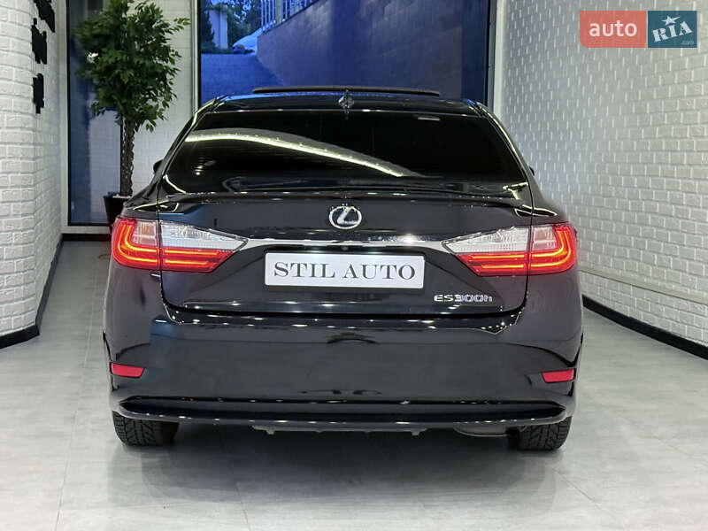 Седан Lexus ES 2016 в Одесі