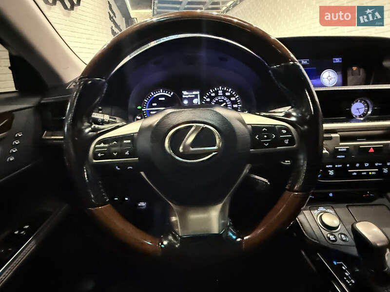 Седан Lexus ES 2016 в Одесі