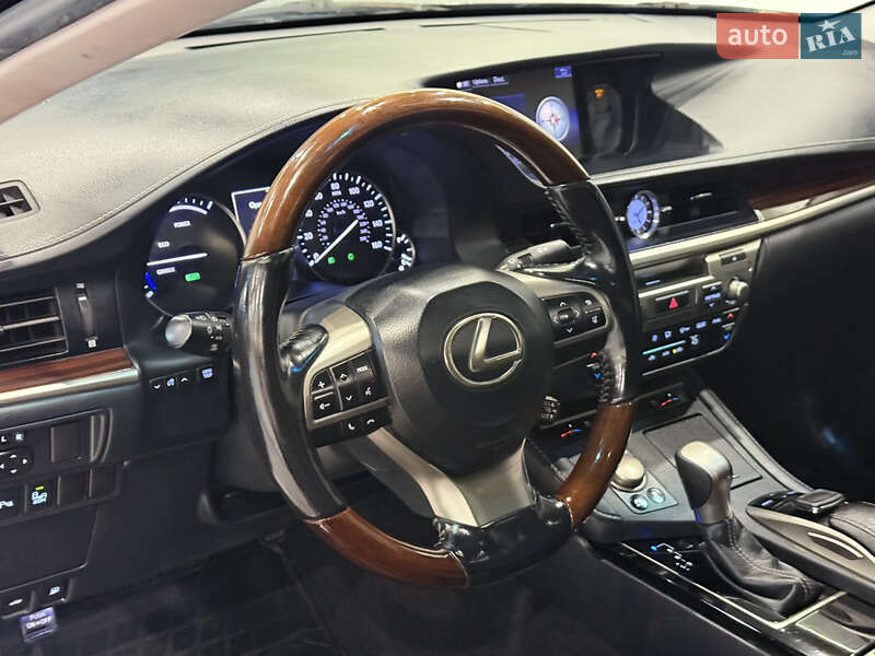Седан Lexus ES 2016 в Одесі
