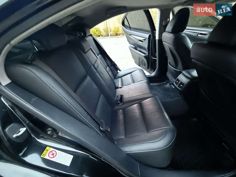 Седан Lexus ES 2016 в Одесі