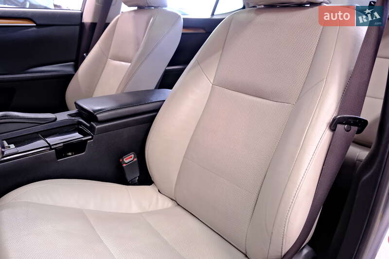 Седан Lexus ES 2014 в Одессе