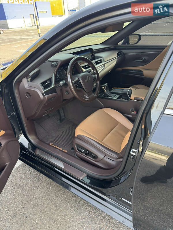 Седан Lexus ES 2021 в Киеве