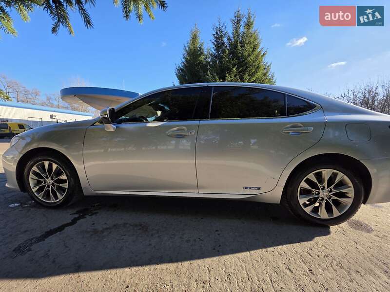 Седан Lexus ES 2014 в Бердичеве