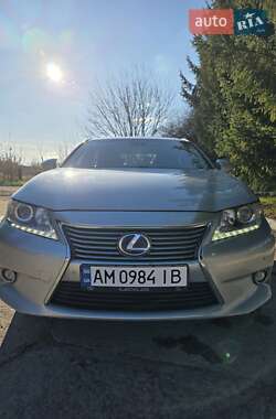 Седан Lexus ES 2014 в Бердичеві