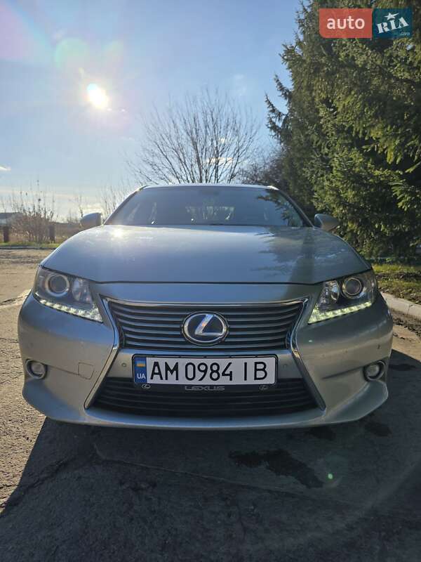 Седан Lexus ES 2014 в Бердичеве