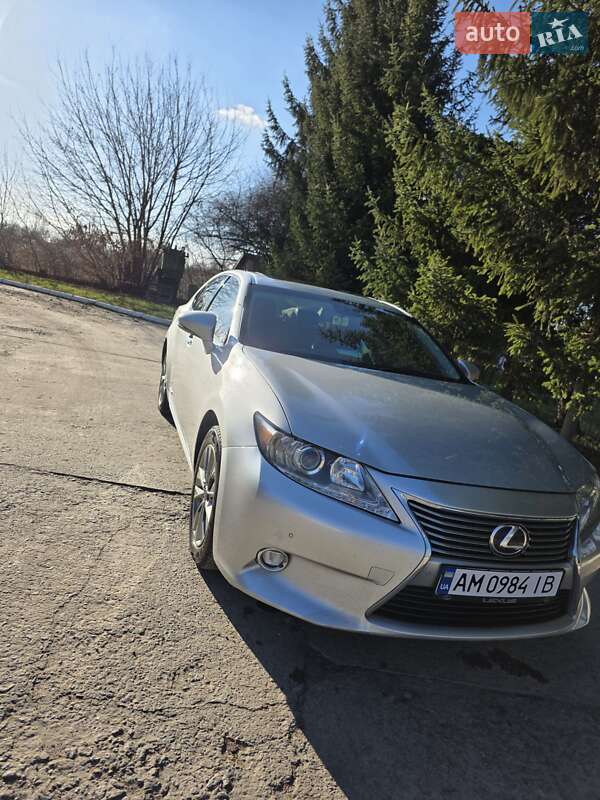 Седан Lexus ES 2014 в Бердичеве