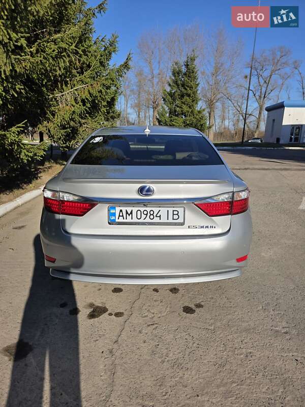 Седан Lexus ES 2014 в Бердичеве