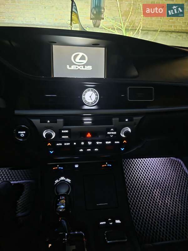 Седан Lexus ES 2014 в Бердичеве