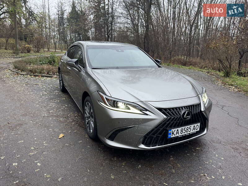 Седан Lexus ES 2022 в Киеве