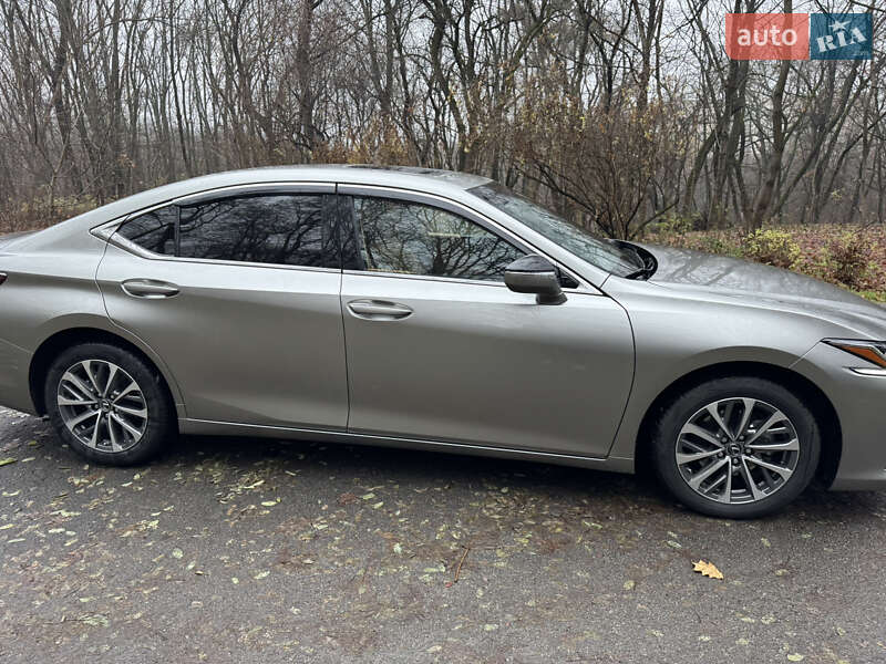 Седан Lexus ES 2022 в Києві