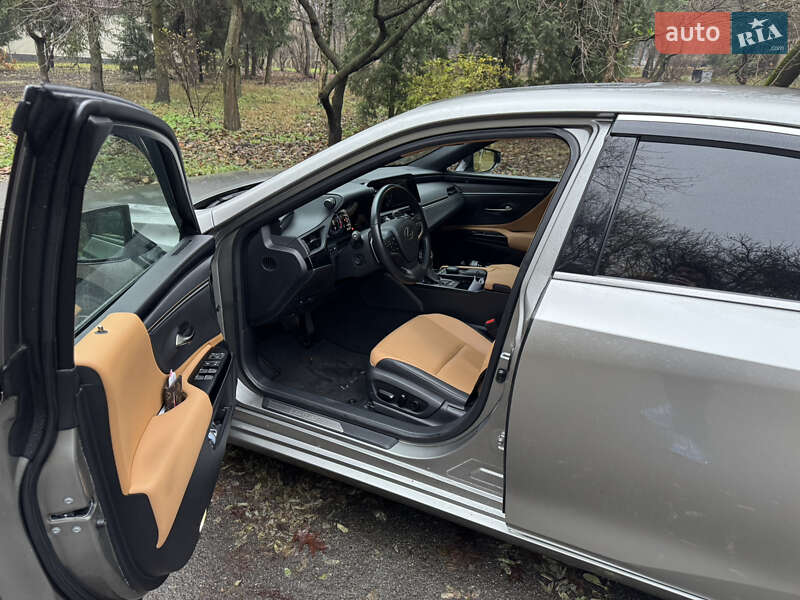 Седан Lexus ES 2022 в Киеве