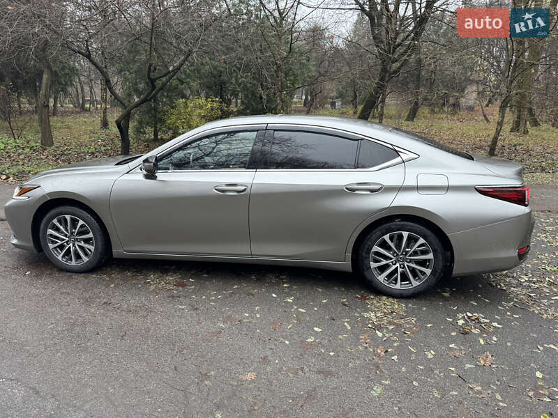 Седан Lexus ES 2022 в Киеве